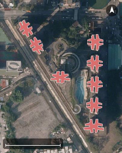 新時代廣場航空影像，8 座樓宇輪廓按風水評分上色，綠色分高、紅色分低