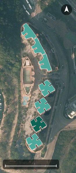 清水灣半島航空影像，7 座樓宇輪廓按風水評分上色，綠色分高、紅色分低